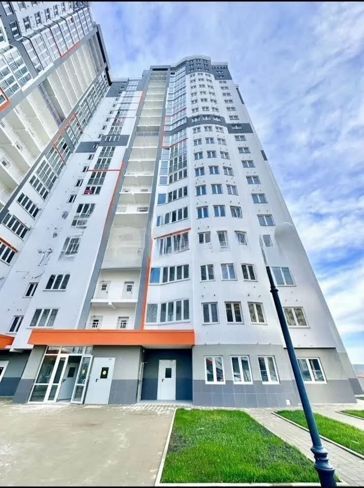 3-к квартира, 108.7м² (Уральская улица, 100) - миниатюра 2