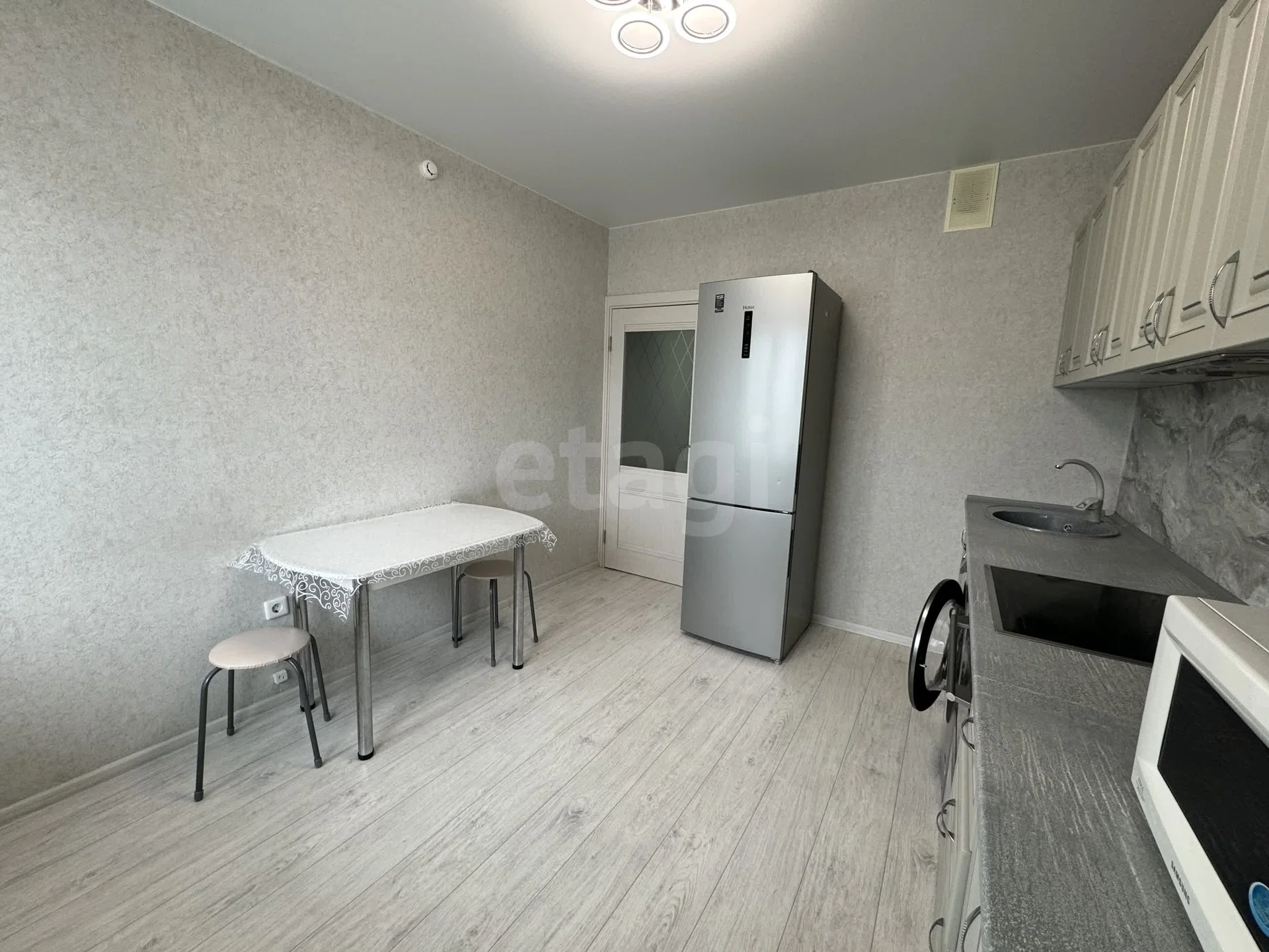 2-к квартира, 52.9м² (улица имени Героя Советского Союза Дмитрия Мирошниченко, 41) - миниатюра 3