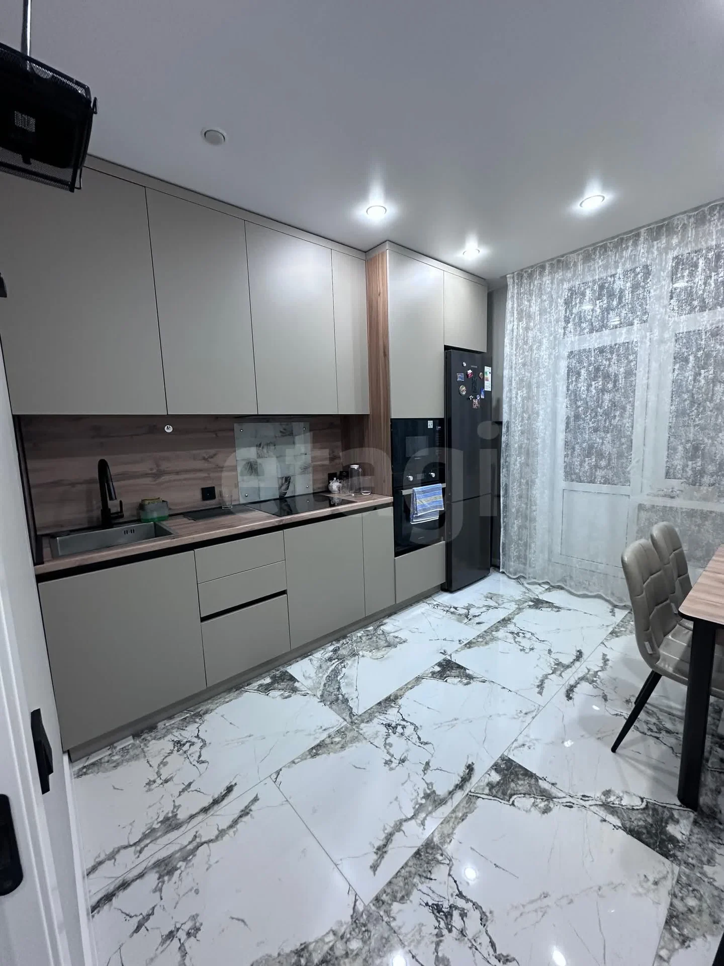 2-к квартира, 51.8м² (улица имени Героя Николая Шевелёва, 17) - миниатюра 2