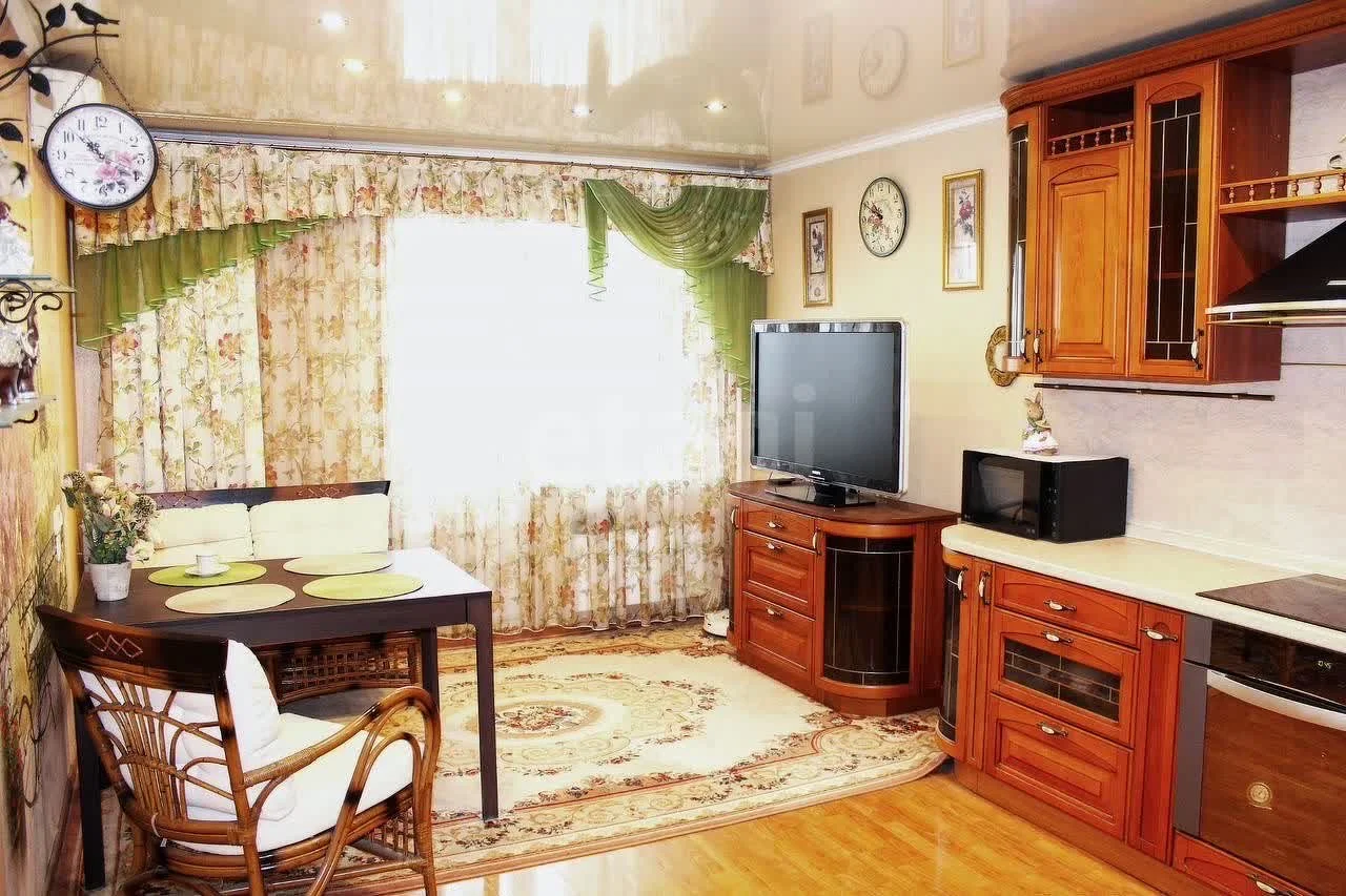 3-к квартира, 96.4м² (проспект Чекистов, 38) - изображение 1