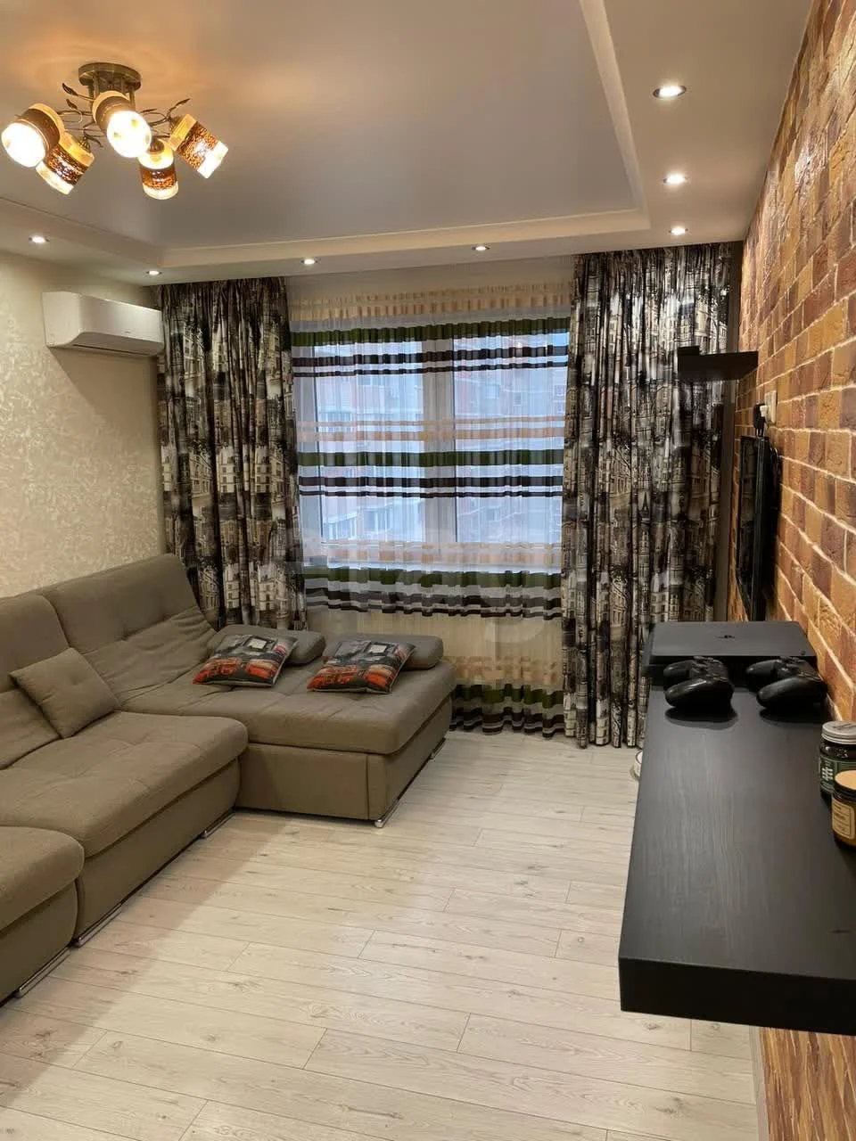 2-к квартира, 58м² (улица им. Героя Сарабеева В.И., 7) - изображение 1