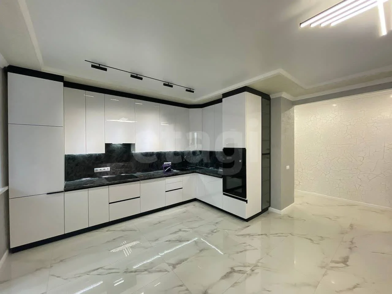 3-к квартира, 71м² (улица имени Генерала Корнилова, 9) - миниатюра 3