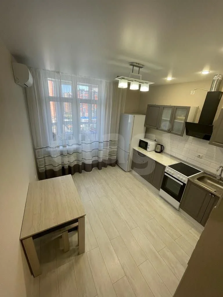 2-к квартира, 58м² (улица имени Героя Николая Шевелёва, 7) - миниатюра 2