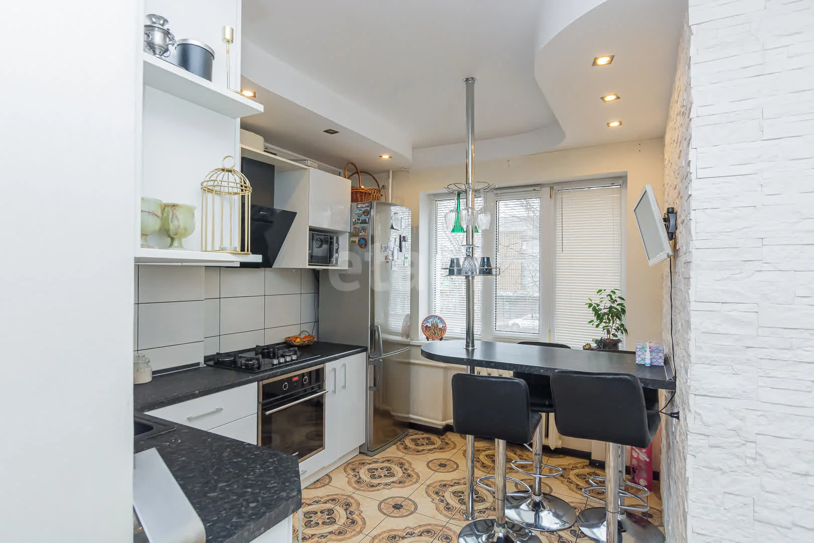 2-к квартира, 49.5м² (Гаражная улица, 77) - миниатюра 3