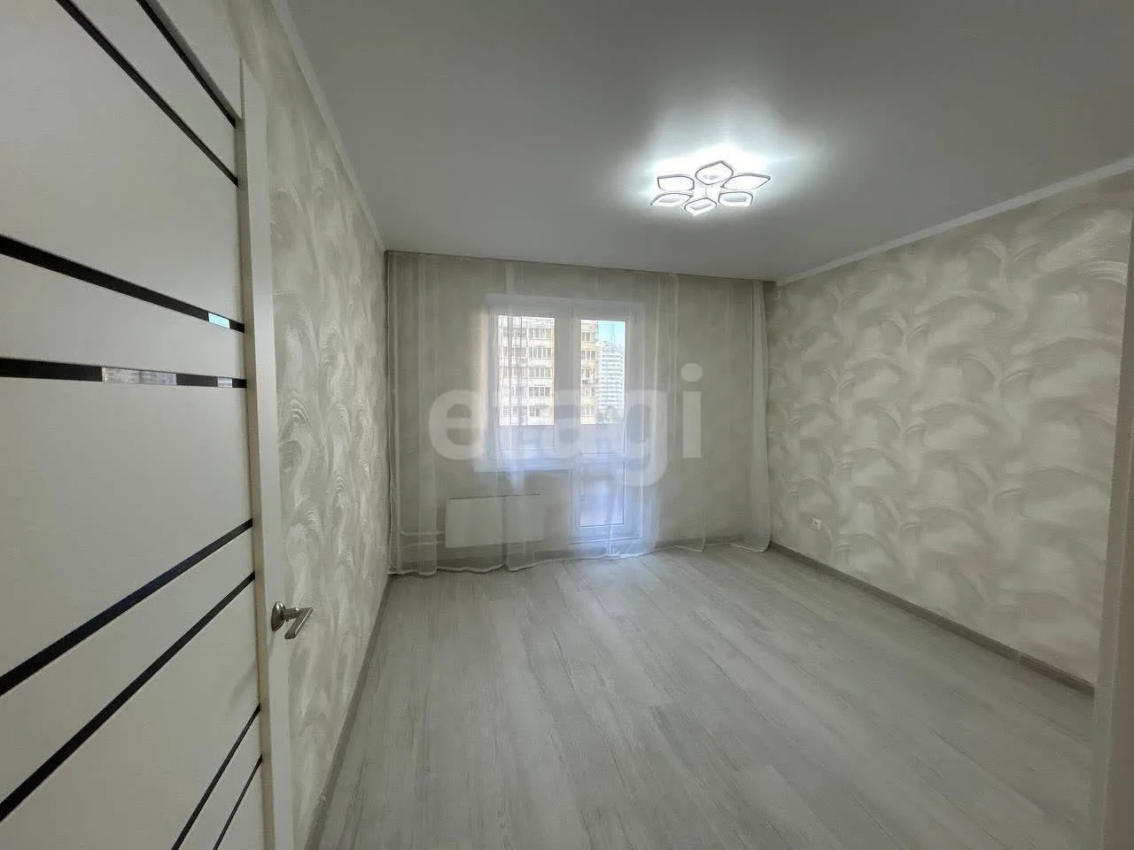 3-к квартира, 82.3м² (улица имени 40-летия Победы, 33/8) - миниатюра 2