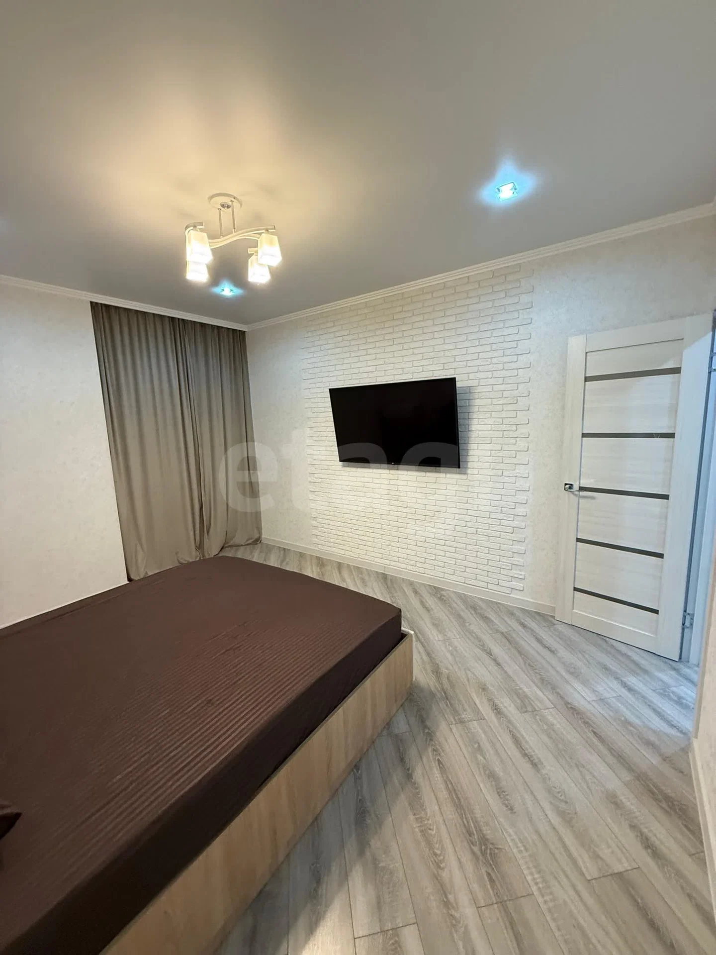2-к квартира, 76м² (улица имени Сергея Есенина, 110/2) - миниатюра 11