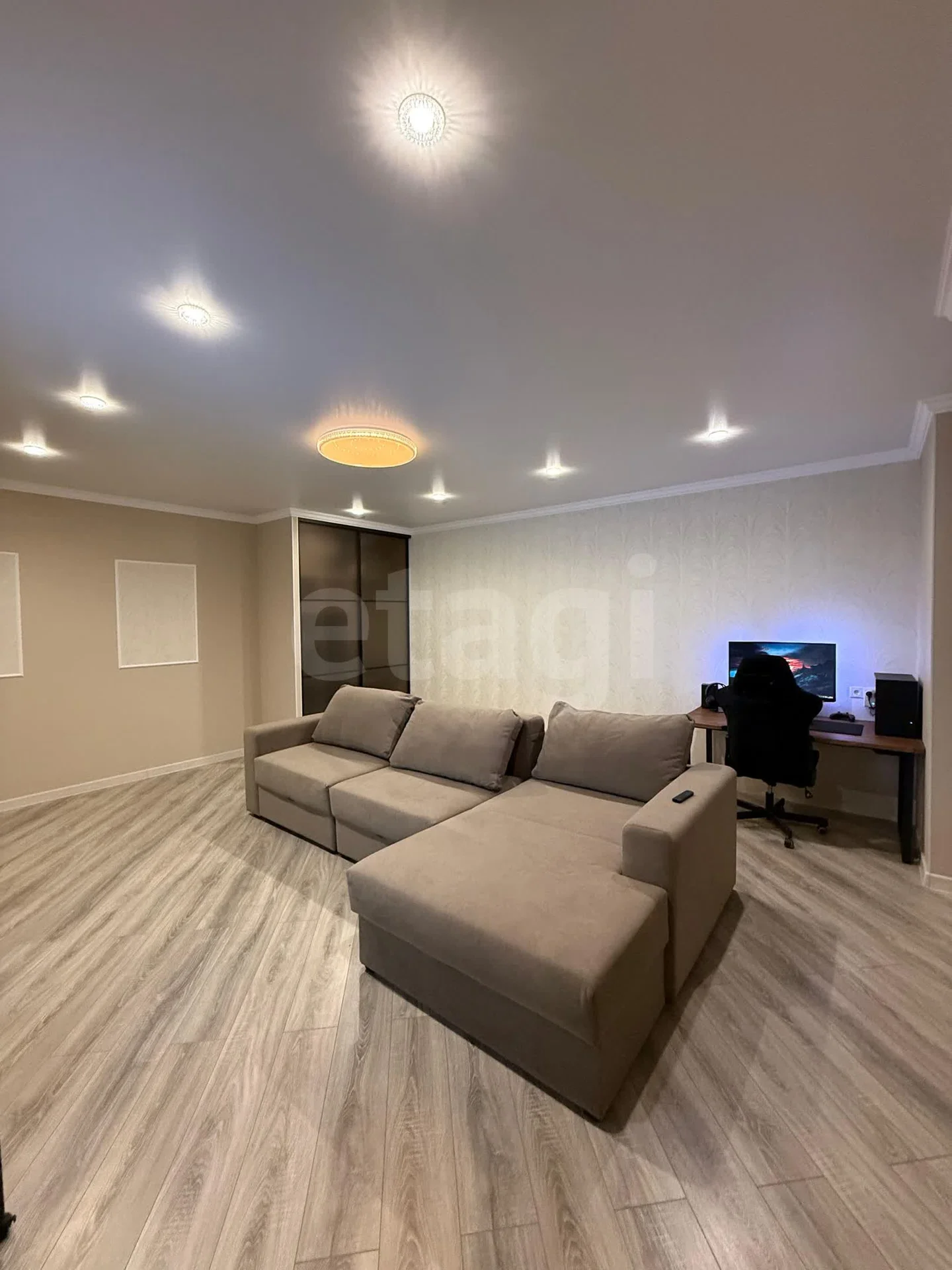 2-к квартира, 76м² (улица имени Сергея Есенина, 110/2) - миниатюра 4