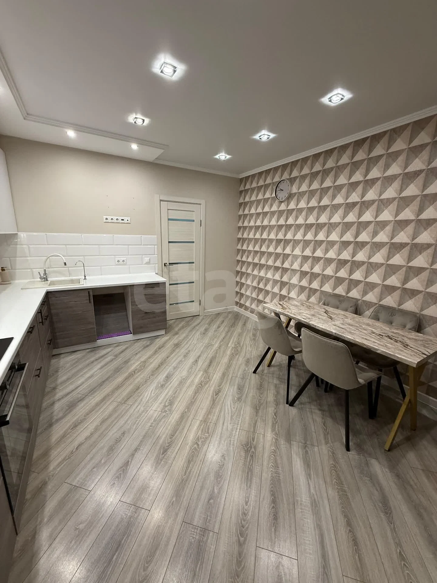 2-к квартира, 76м² (улица имени Сергея Есенина, 110/2) - миниатюра 6