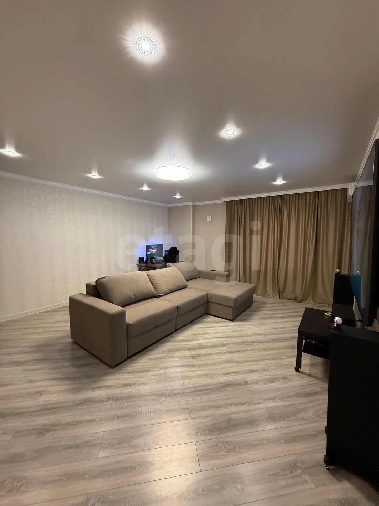 2-к квартира, 76м² (улица имени Сергея Есенина, 110/2) - миниатюра 9