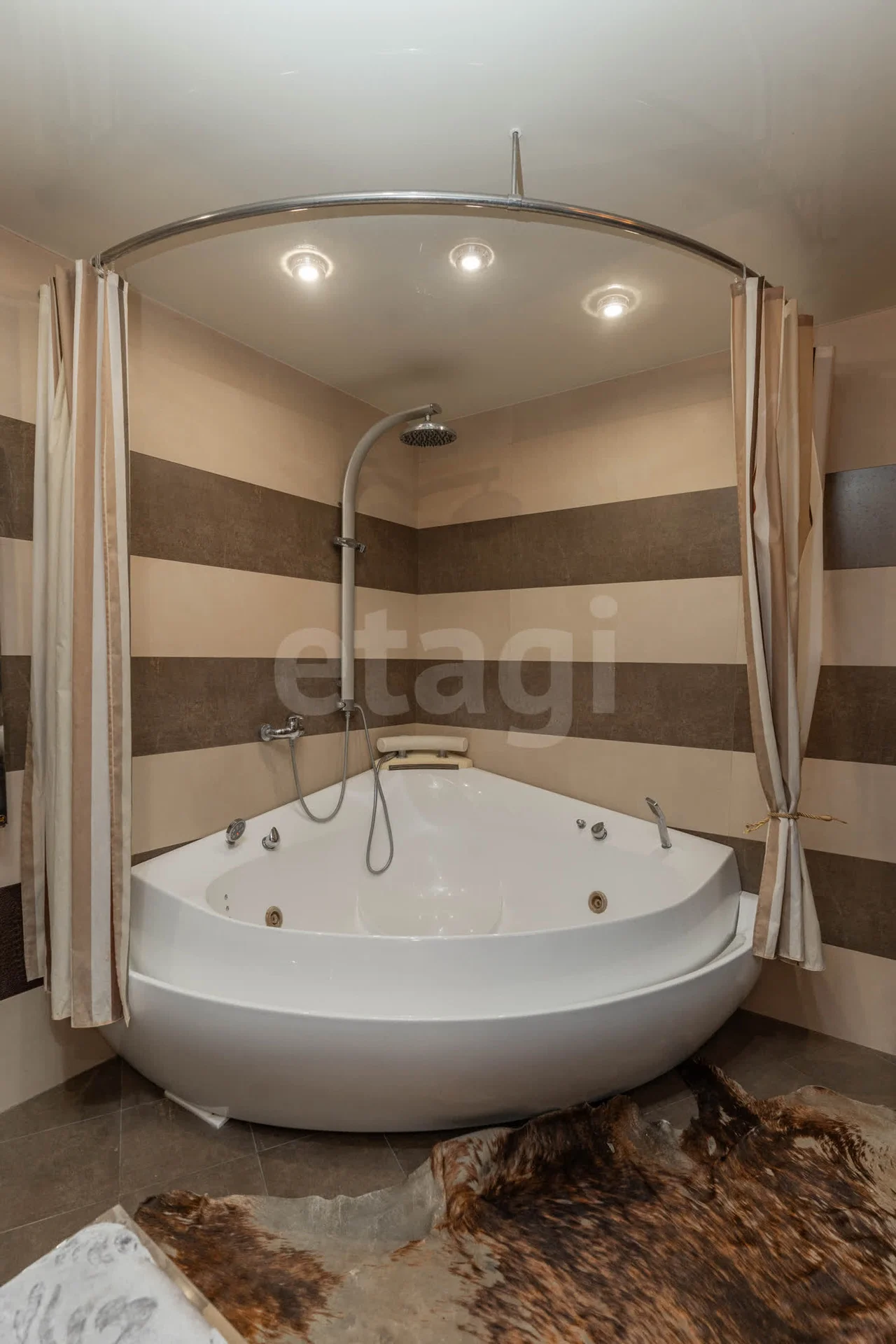 3-к квартира, 207.3м² (улица Фёдора Лузана, 19) - миниатюра 15