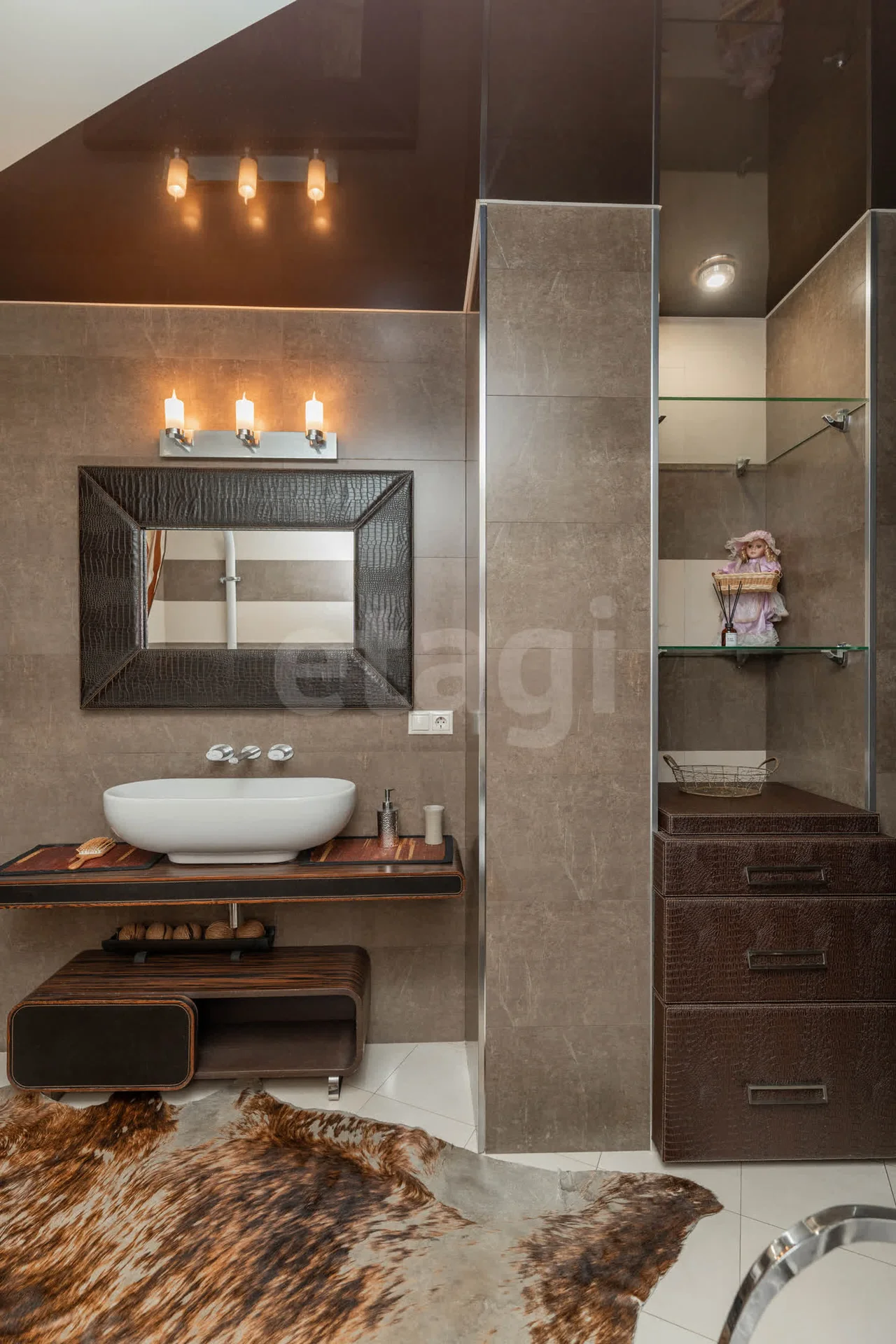 3-к квартира, 207.3м² (улица Фёдора Лузана, 19) - миниатюра 17