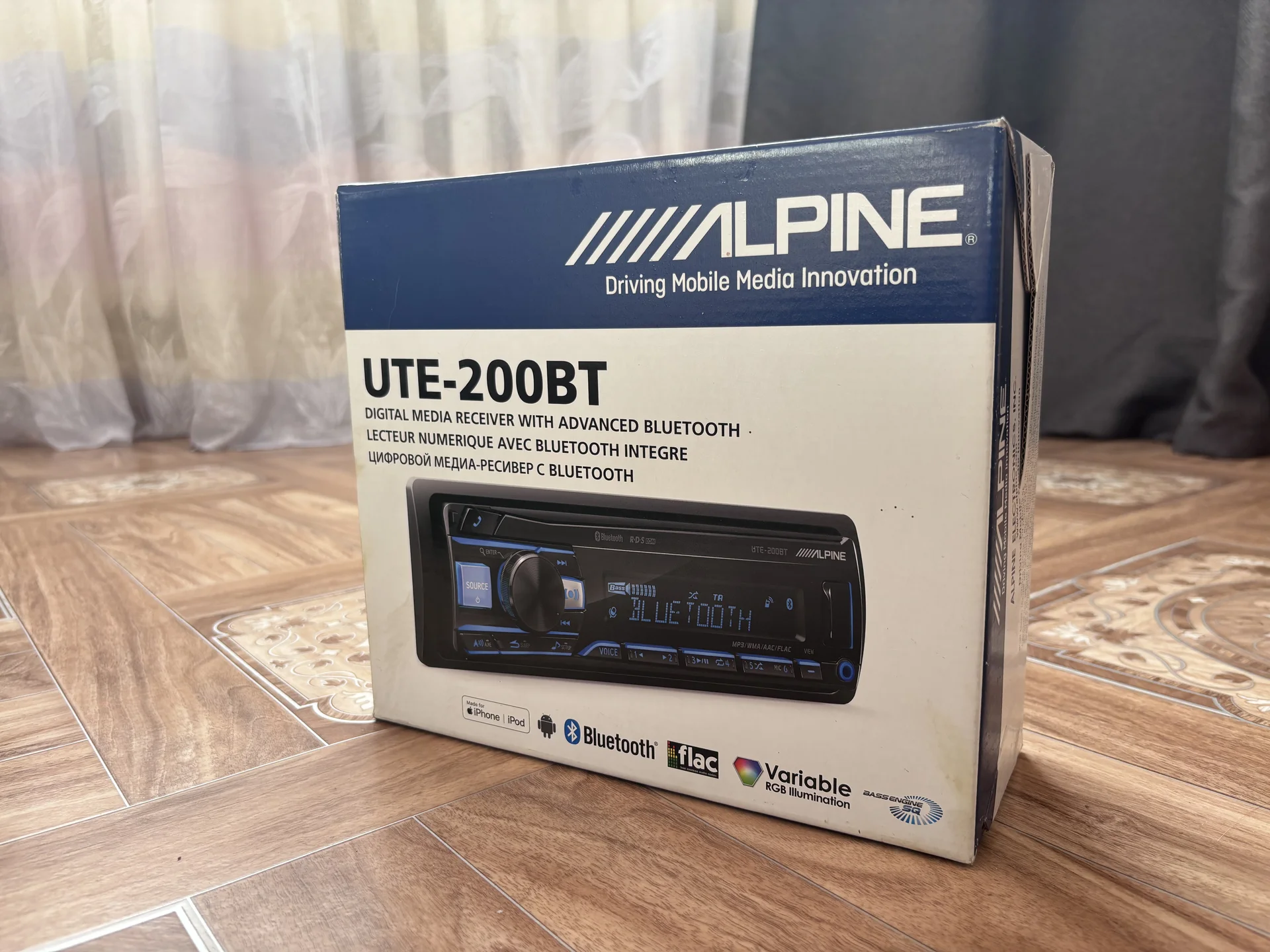 Автомагнитола Alpine UTE-200BT - изображение 1