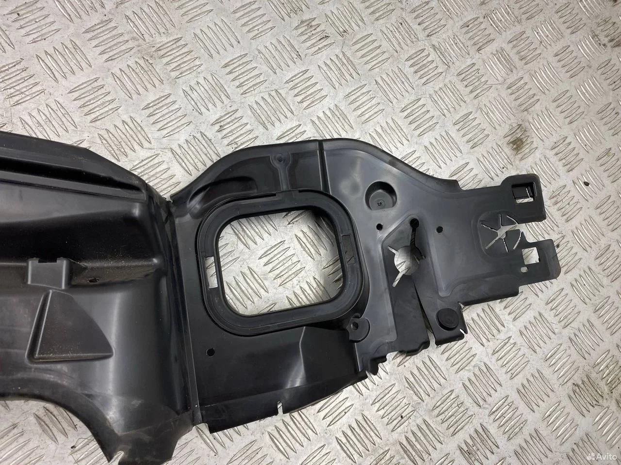 Воздуховод радиатора верхний BMW X5 G05 LCI - миниатюра 3