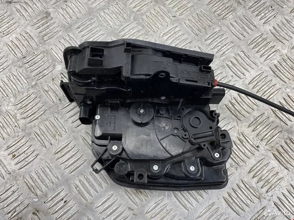 Замок двери задней левой BMW X5M F95 LCI - изображение 1