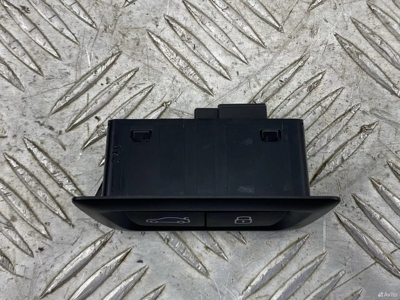 Кнопка открытия багажника BMW F95 LCI - миниатюра 2