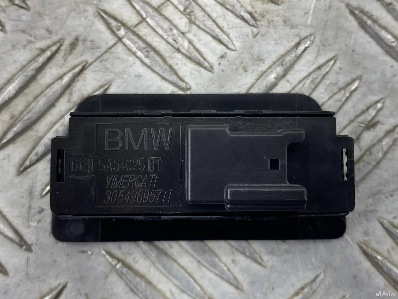 Кнопка открытия багажника BMW F95 LCI - миниатюра 4