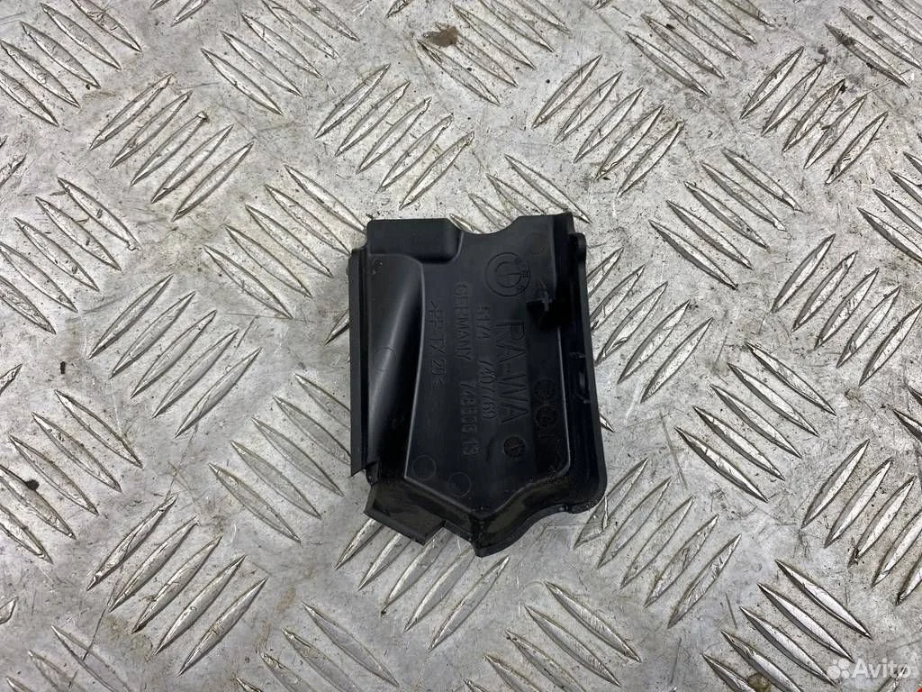 Накладка замка капота BMW G30/G31 - миниатюра 2