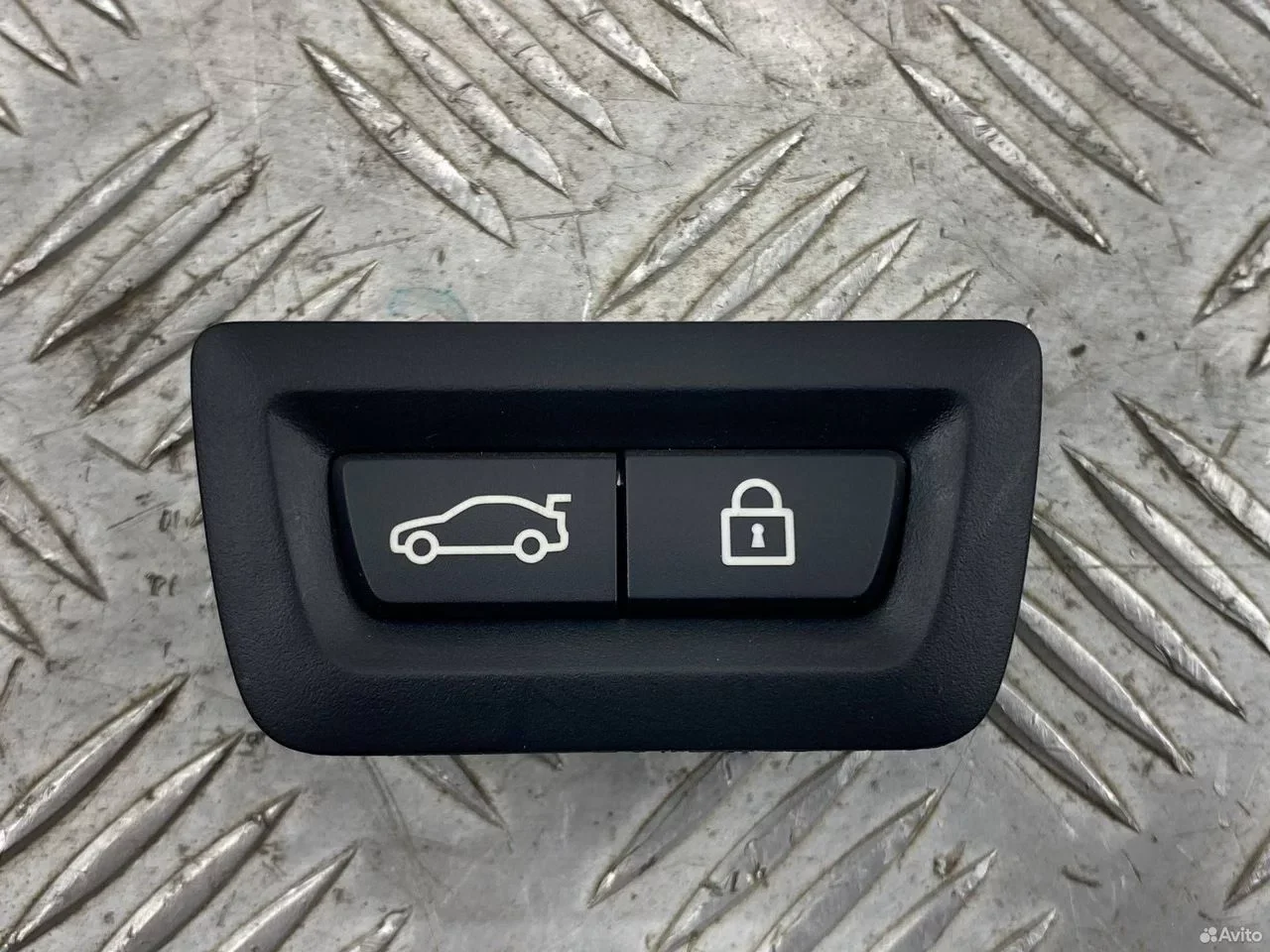 Кнопка открытия багажника BMW G30/G31 - изображение 1