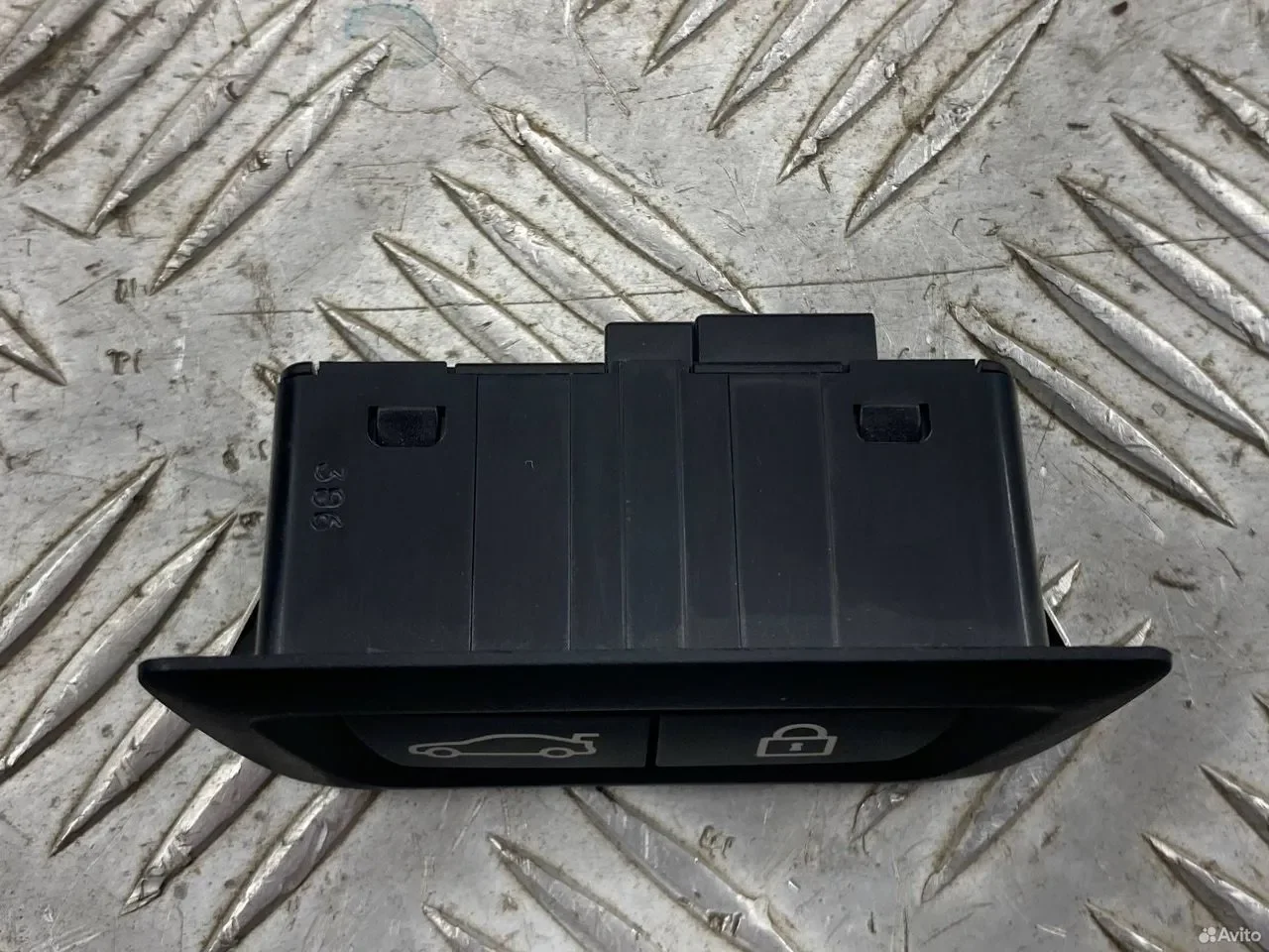 Кнопка открытия багажника BMW G30/G31 - миниатюра 2
