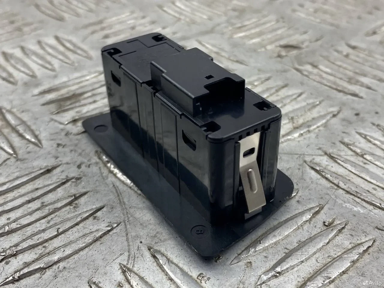 Кнопка открытия багажника BMW G30/G31 - миниатюра 5