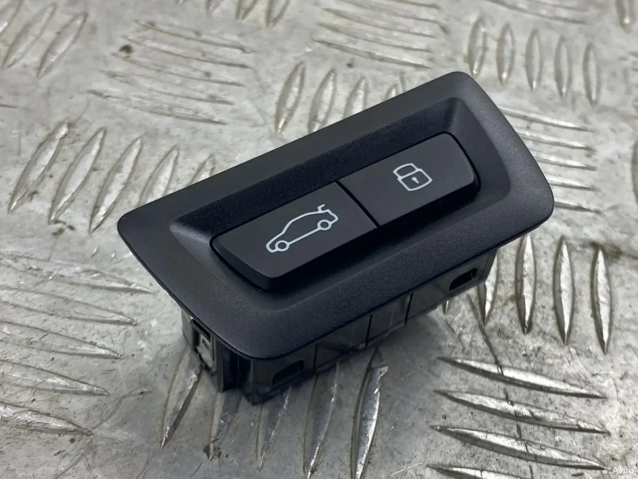 Кнопка открытия багажника BMW G05 LCI - миниатюра 2