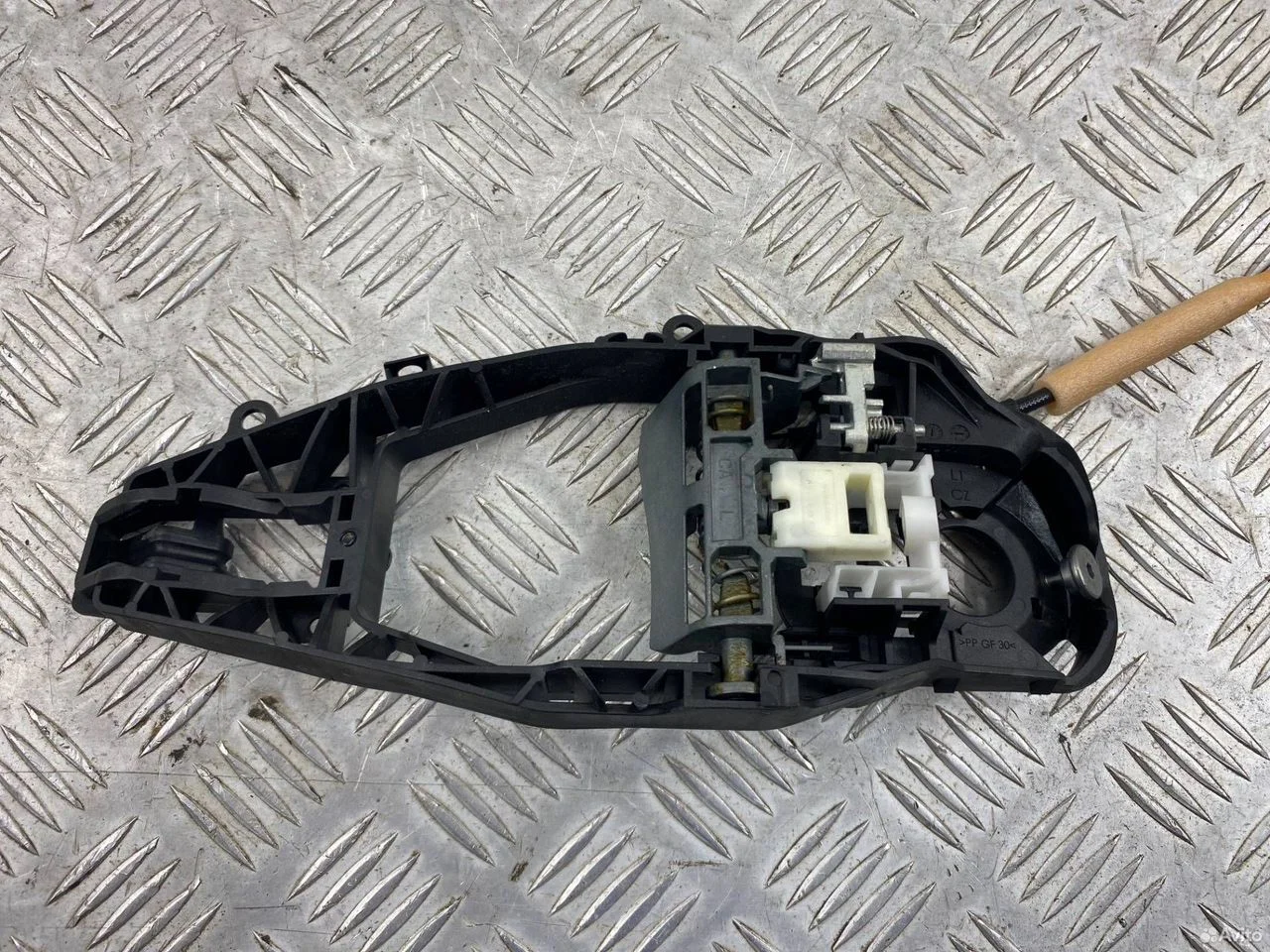 Скелет ручки двери задней левой BMW G30/G31 - изображение 1