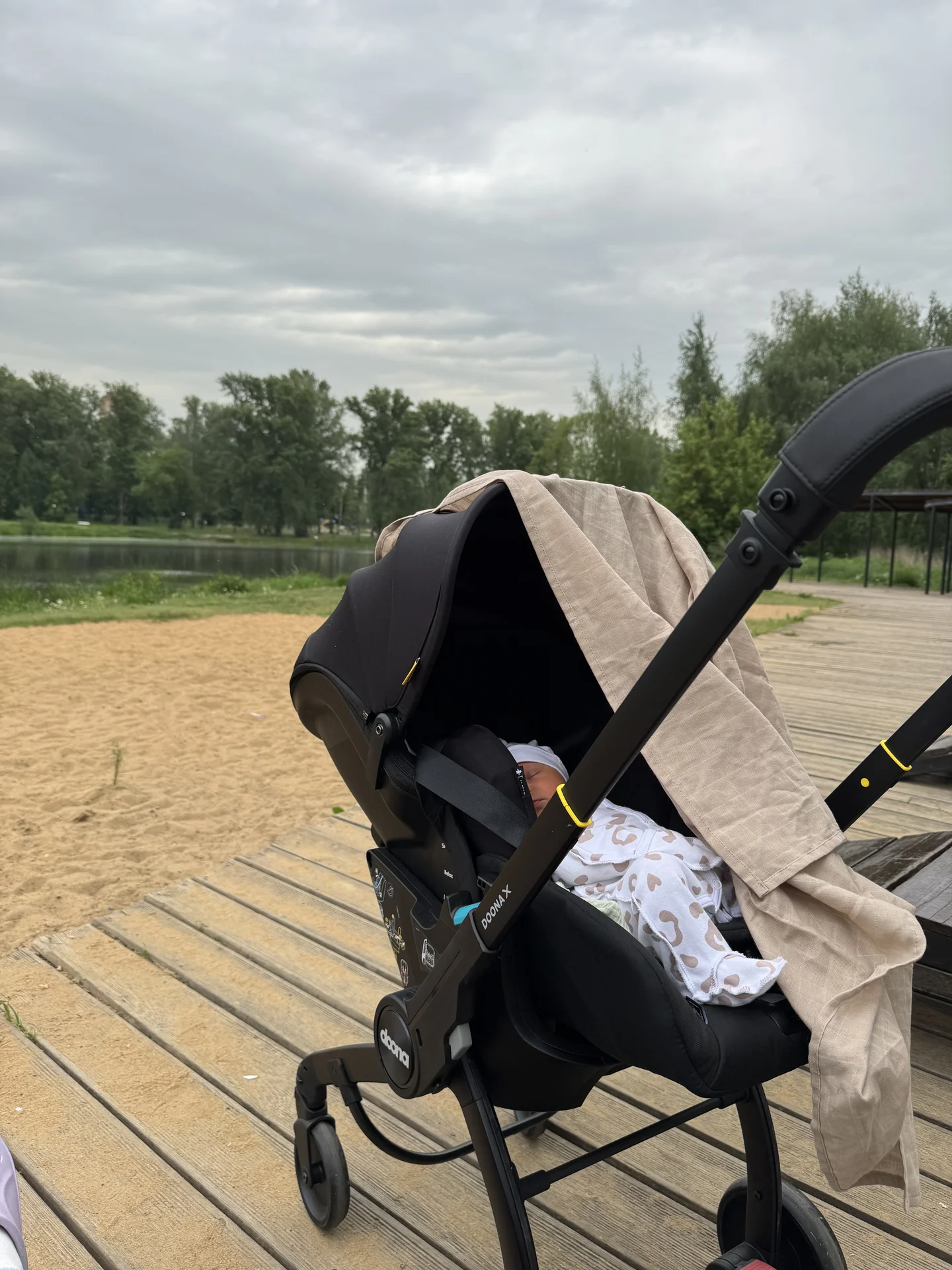 Автокресло-коляска Doona X 2 в 1 + база ISOFIX - миниатюра 5