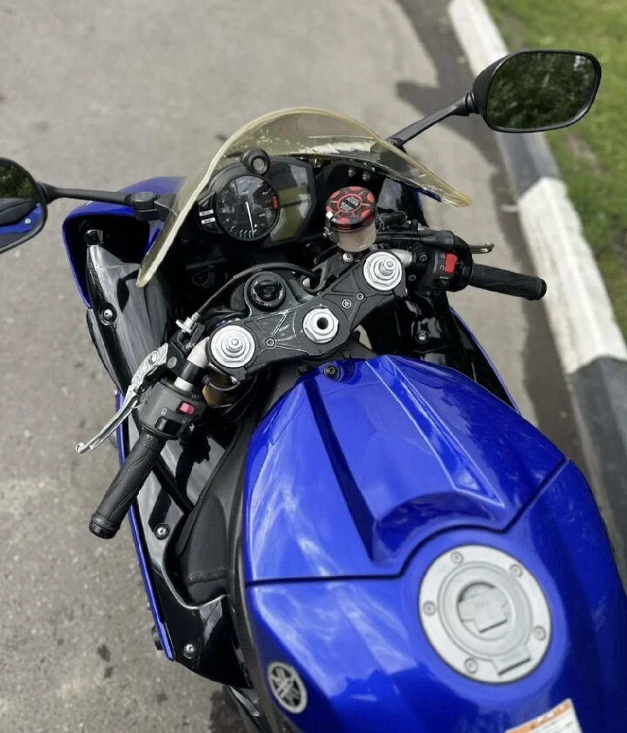Yamaha R-1 - миниатюра 5