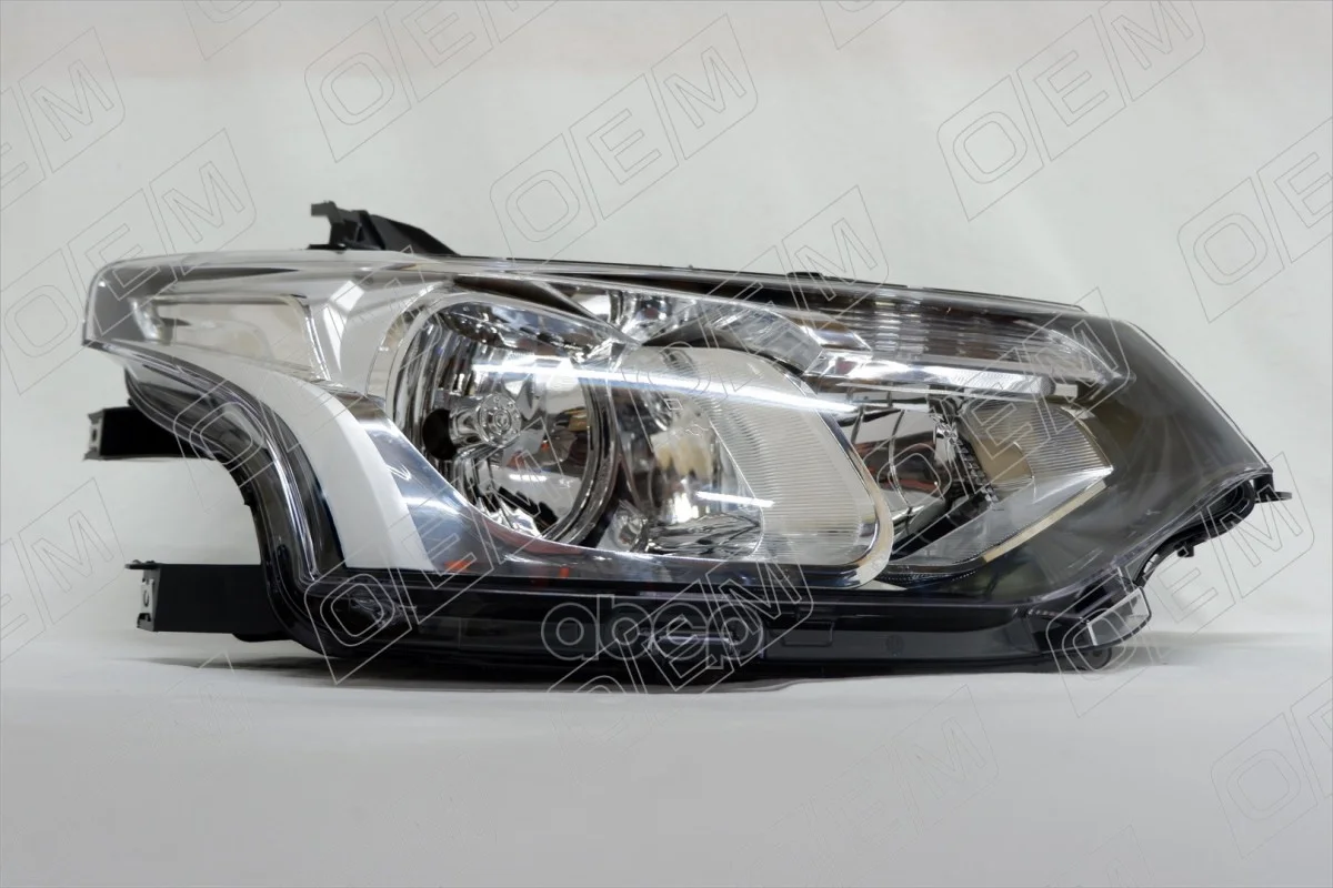 Фара правая Mitsubishi Outlander 3 2012-2015, - миниатюра 2