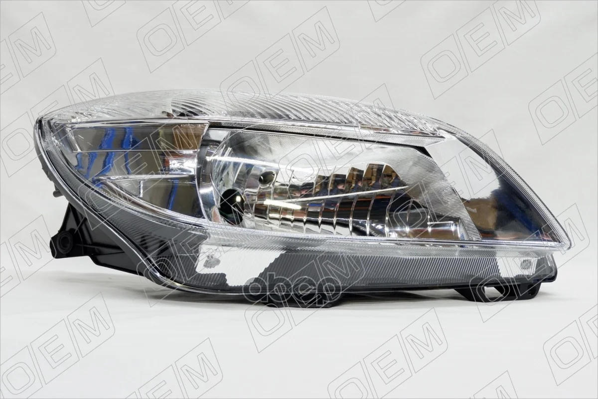 Фара правая Skoda Fabia 2 5J 2010-2014, галоген - изображение 1
