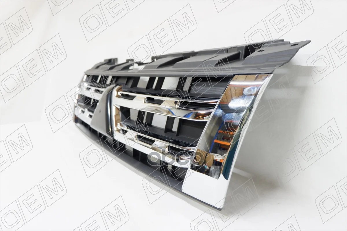 Решетка радиатора Mitsubishi Pajero 4 2011-2014 - миниатюра 4