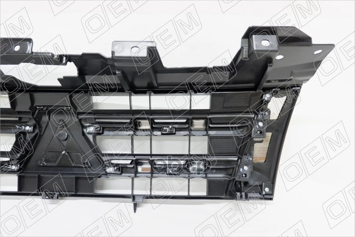 Решетка радиатора Mitsubishi Pajero 4 2011-2014 - миниатюра 6