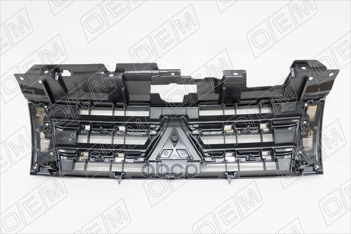 Решетка радиатора Mitsubishi Pajero 4 2011-2014 - миниатюра 8