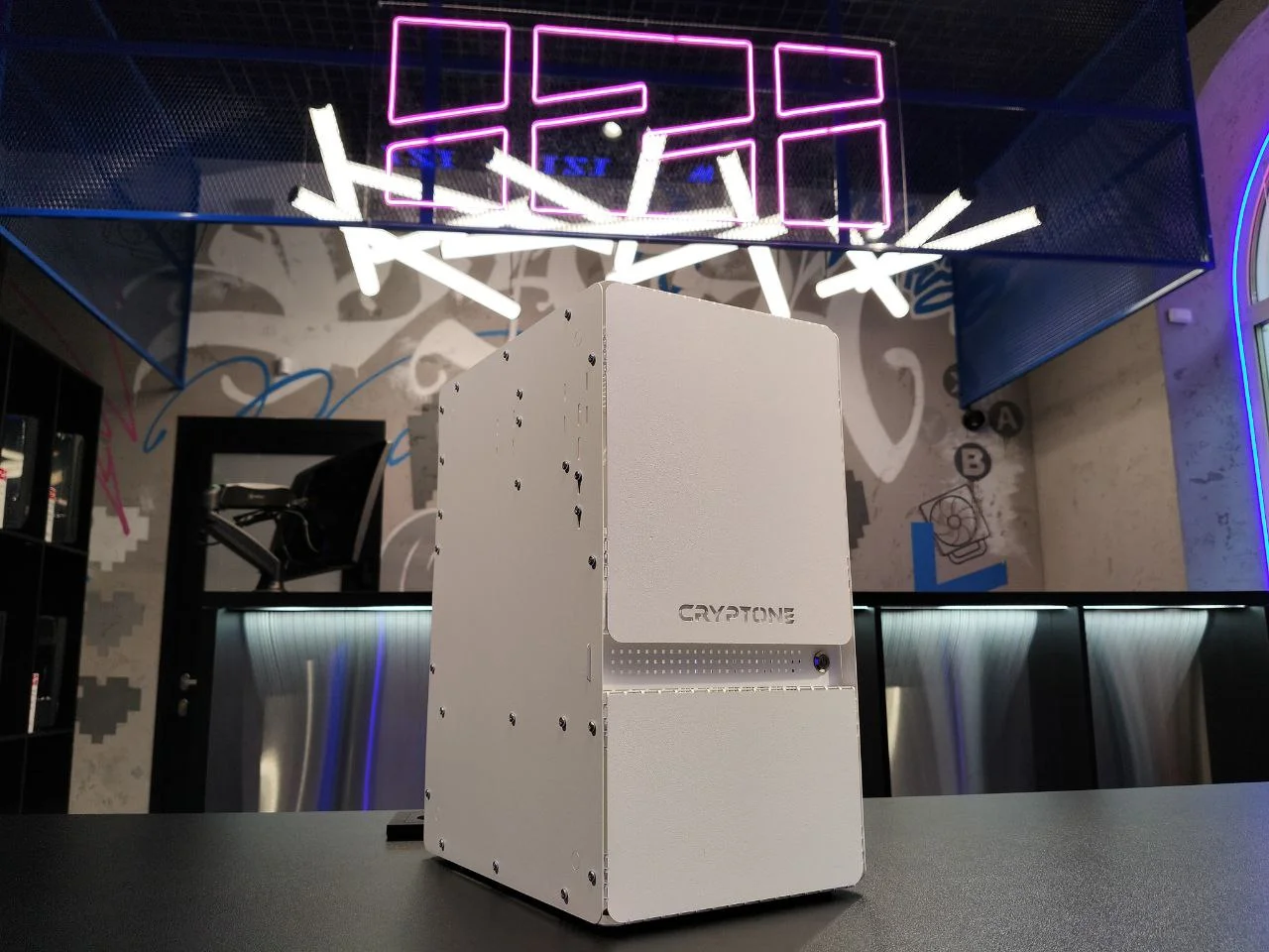 Новый игровой корпус Cryptone GNU mATX белый - изображение 1