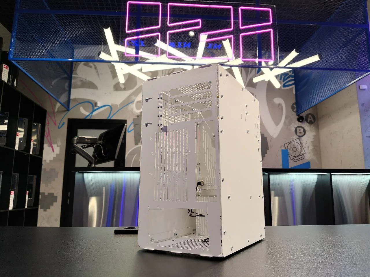 Новый игровой корпус Cryptone GNU mATX белый - миниатюра 3