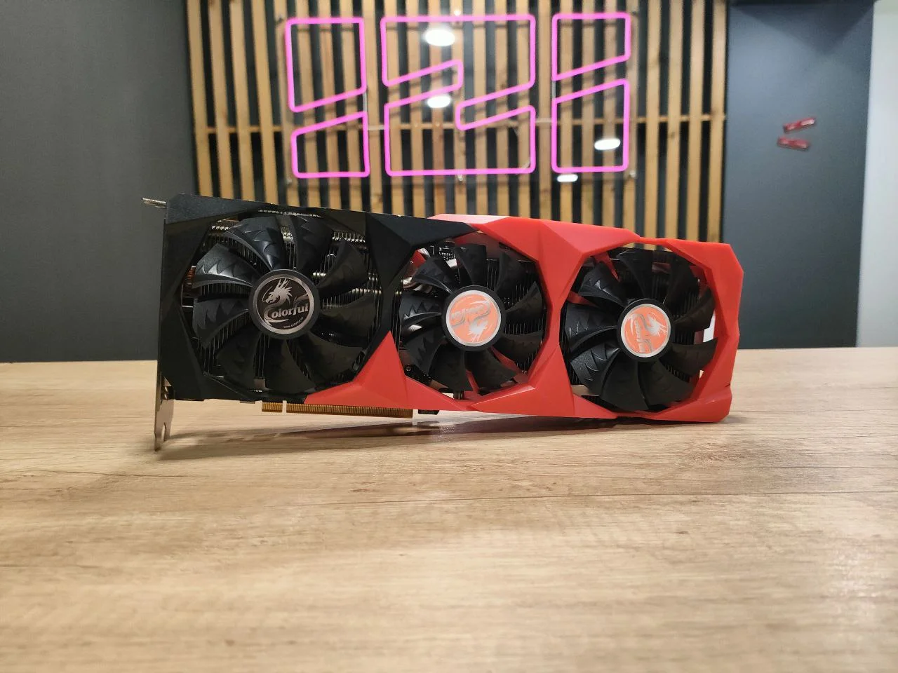 RTX 3070 8Gb Colorful Видеокарта 8+8pin - изображение 1