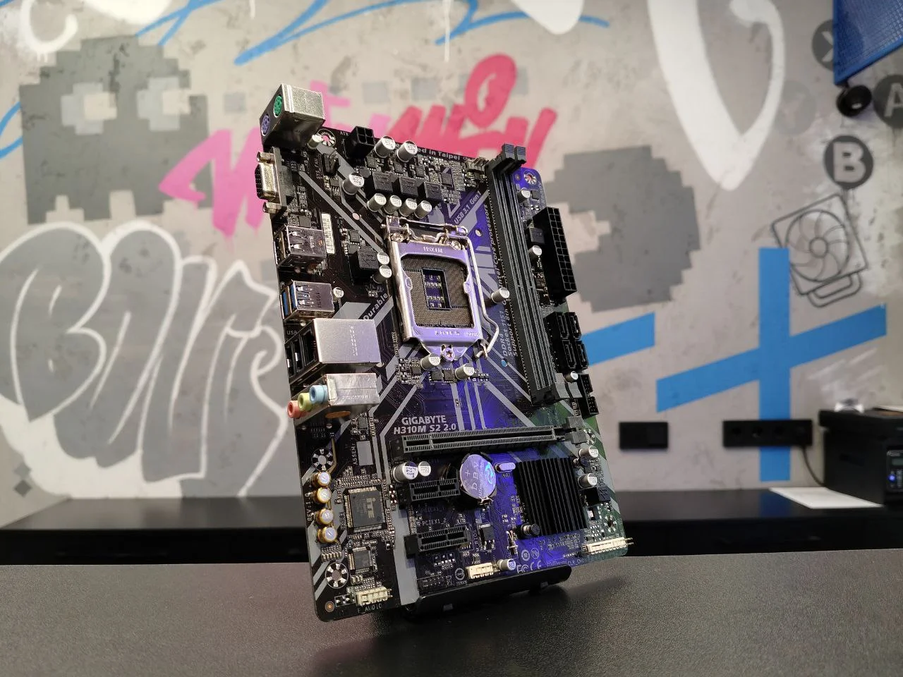 Материнская плата GIGABYTE H310M S2 2.0 1151v2 2DDR4 - миниатюра 2