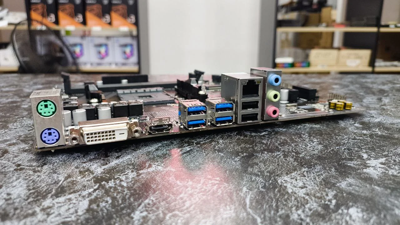 Материнская плата GIGABYTE GA-A320M-H AM4 DDR4 - миниатюра 4