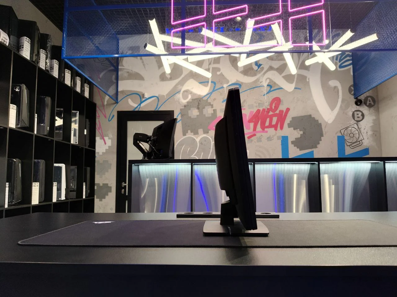 Монитор 20" Fujitsu E20T-6 LED - миниатюра 4