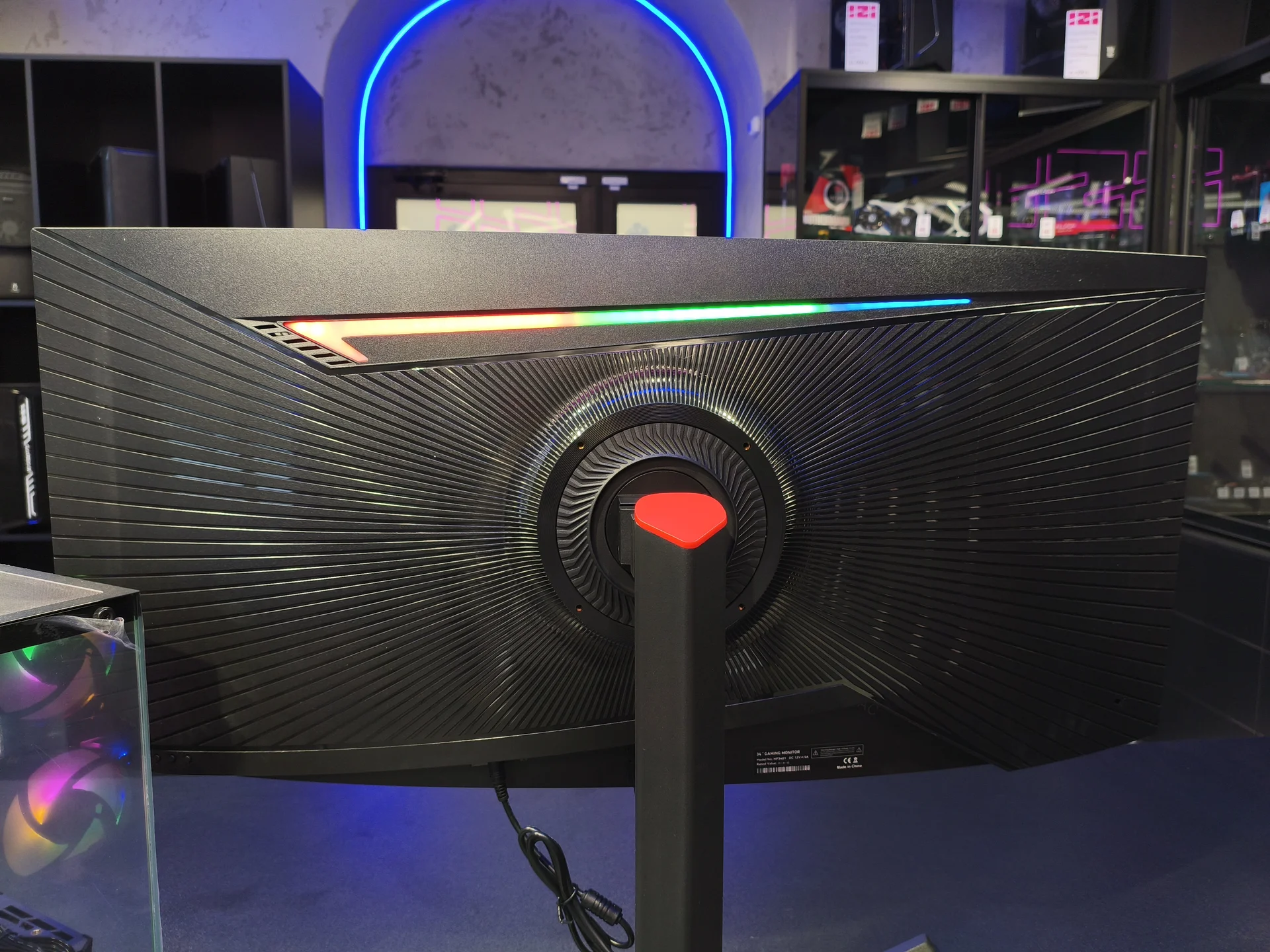 Игровой монитор 34" VecorSonic 200Гц, изогнутый - миниатюра 4