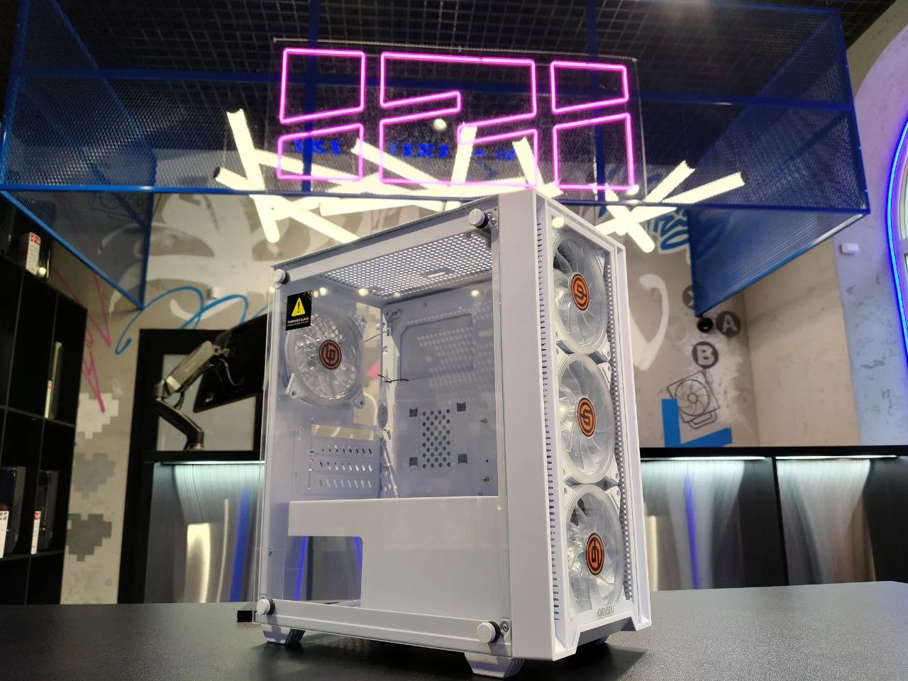 Корпус для пк Ginzzu CL620, белый + 4 FRGB вентилятора - миниатюра 2