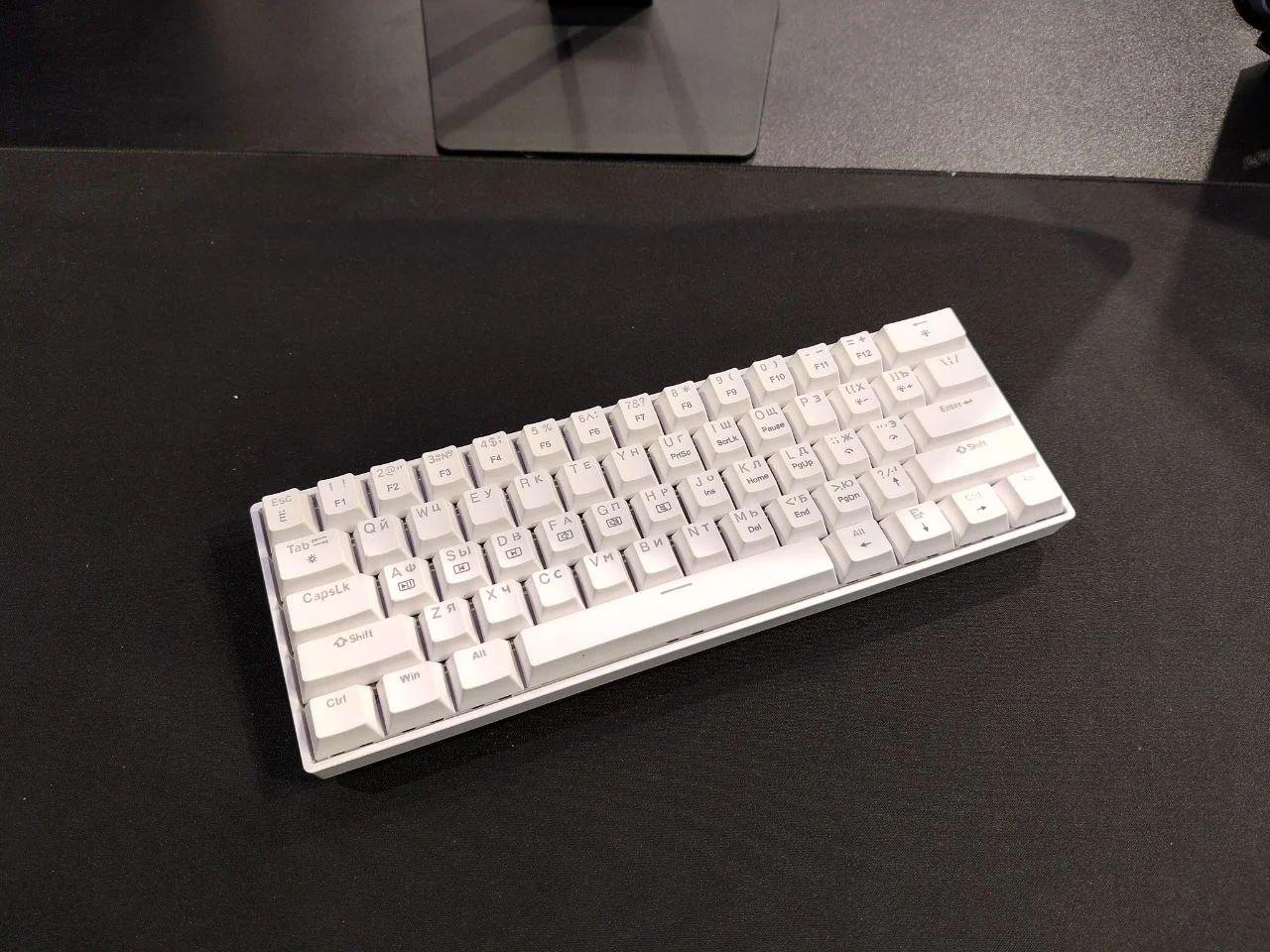 Игровая механическая клавиатура (мини) TK61, White, RGB - миниатюра 2