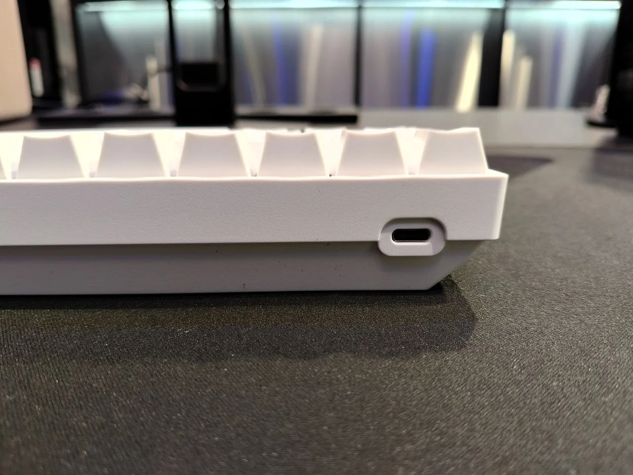 Игровая механическая клавиатура (мини) TK61, White, RGB - миниатюра 3