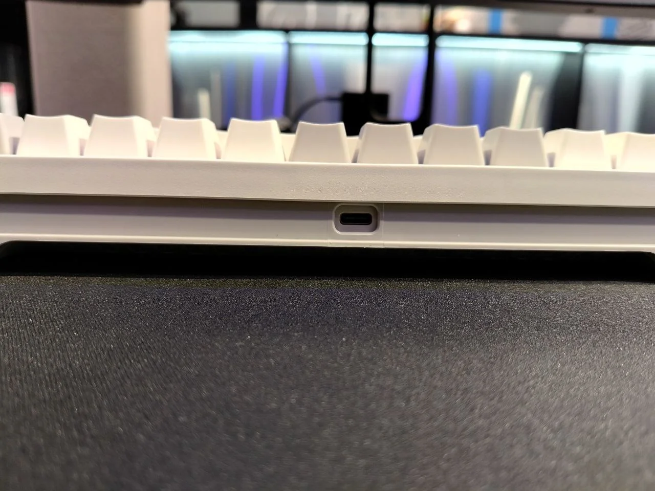 Игровая механическая клавиатура (мини) ZA68, RGB - миниатюра 3