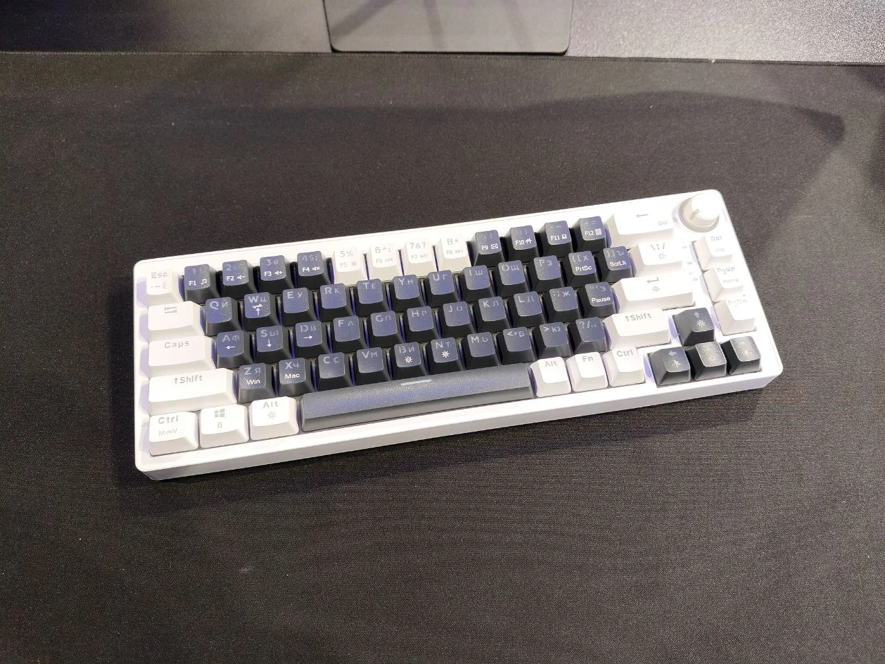 Игровая механическая клавиатура (мини) AG68, Black, RGB - миниатюра 2