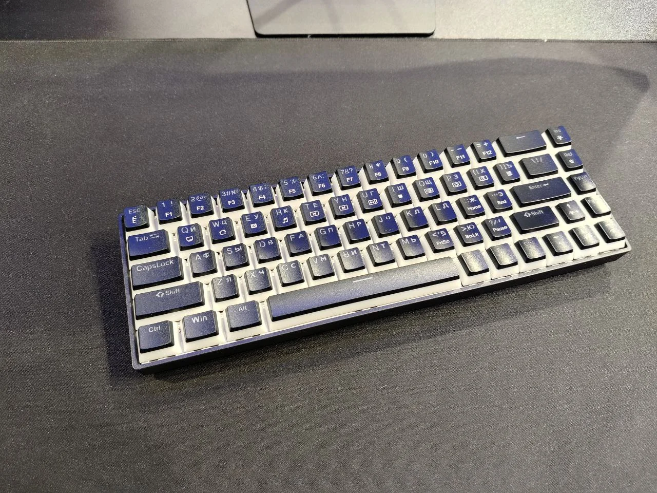 Игровая механическая клавиатура (мини) TK68, Black, RGB - миниатюра 2