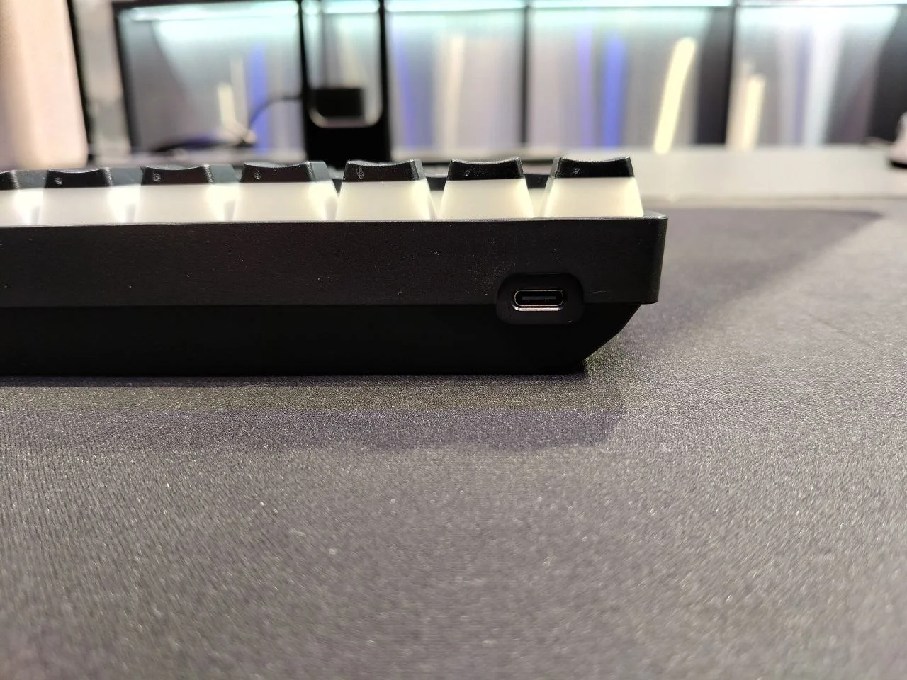 Игровая механическая клавиатура (мини) TK68, Black, RGB - миниатюра 3