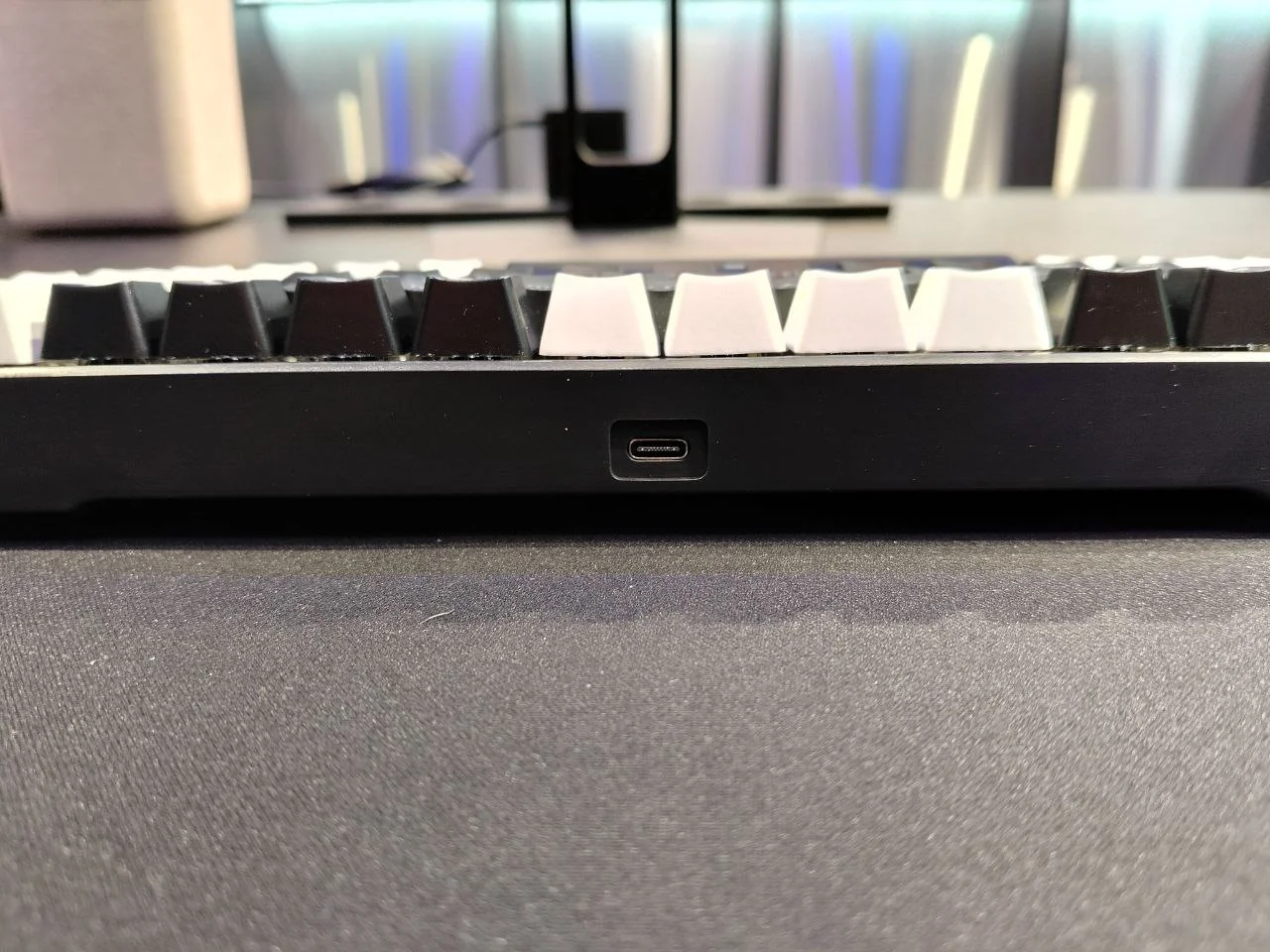 Игровая механическая клавиатура (мини) KA68, RGB - миниатюра 3