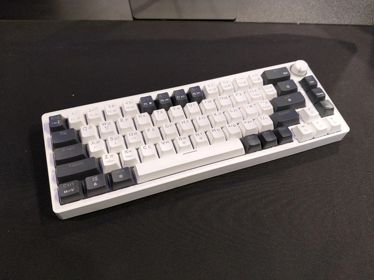 Игровая механическая клавиатура (мини) AG68, White, RGB - миниатюра 2