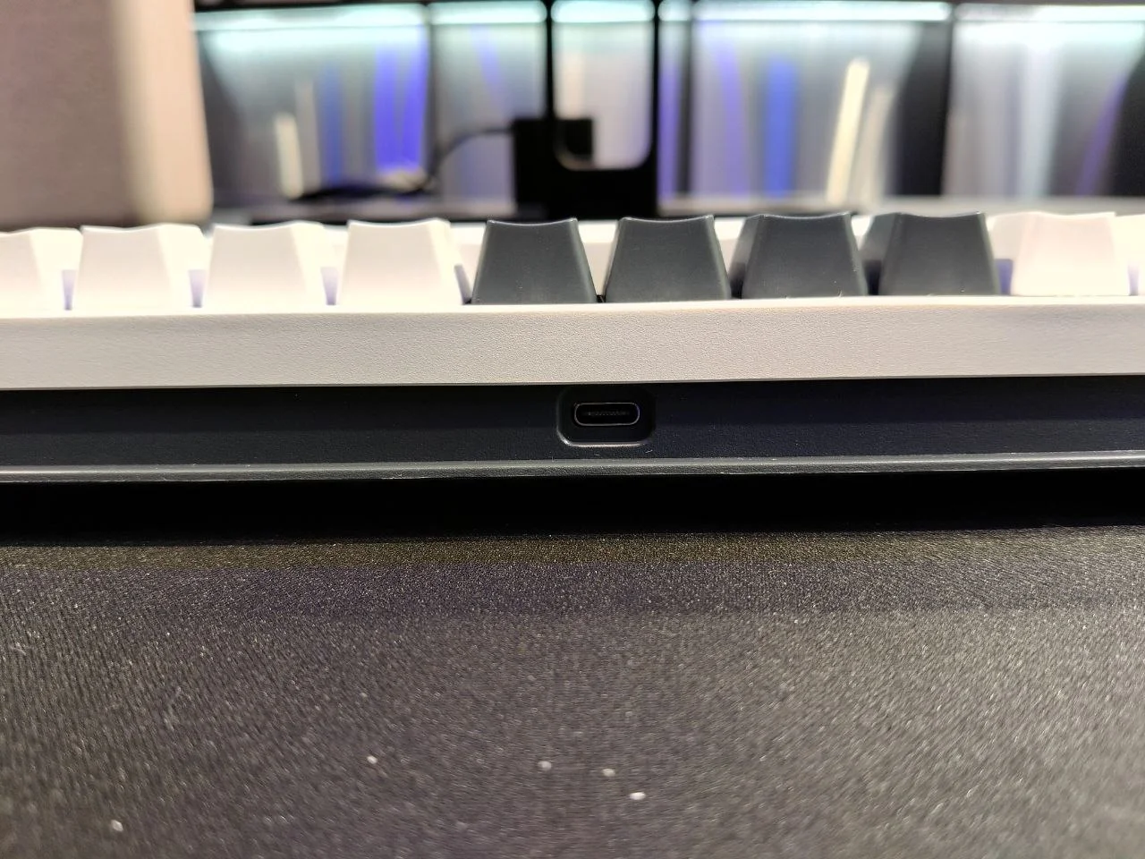 Игровая механическая клавиатура (мини) AG68, White, RGB - миниатюра 3